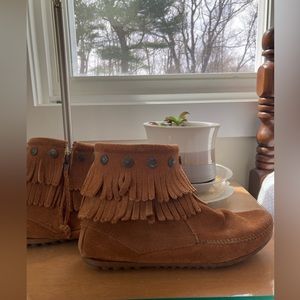 Minnetonka double fringe side zip boot